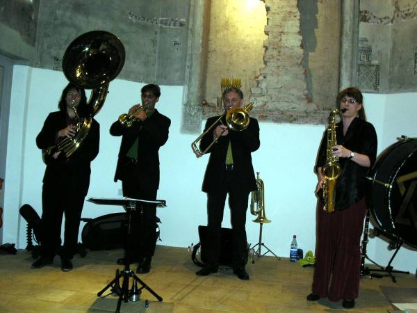 Firen di Mekhutonim aheym